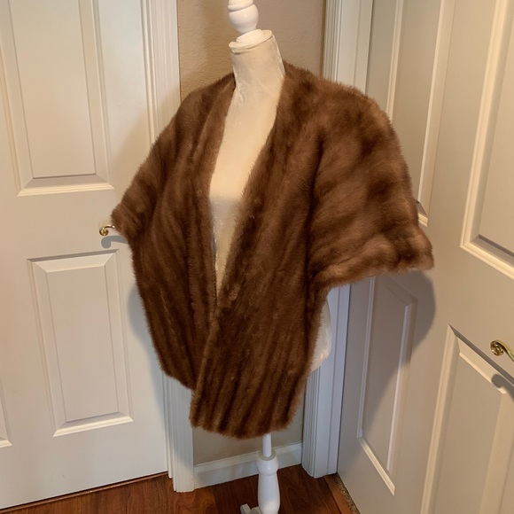 Stunning Mink Wrap - Picture 4 of 11